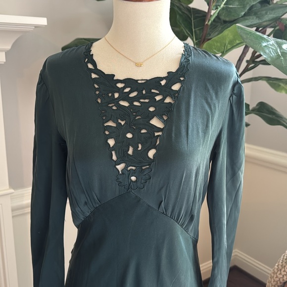 Doen Melinda Heirloom Silk Long Sleeve Dress in Alpine Green - Picture 3 of 6